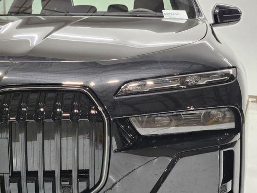 2025 BMW 750e xDrive