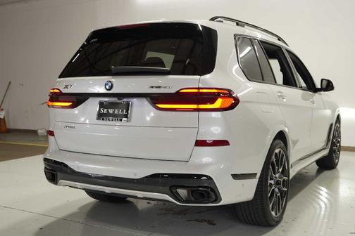 2025 BMW X7 xDrive40i