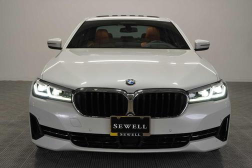 Mineral White Metallic 2023 BMW 540 i xDrive