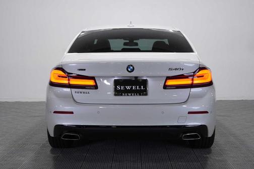 Mineral White Metallic 2023 BMW 540 i xDrive