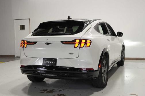 2022 Ford Mustang Mach-E California Route 1