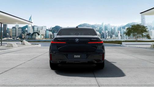 2025 BMW 750e xDrive