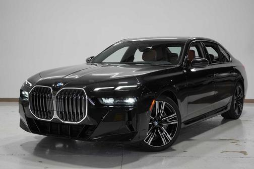2025 BMW 740 i