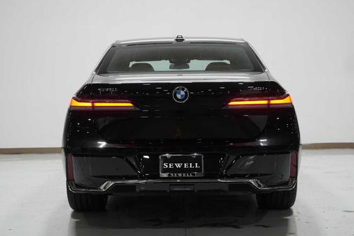 2025 BMW 740 i