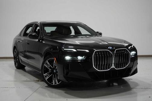2025 BMW 740 i