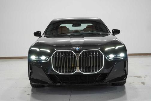 2025 BMW 740 i