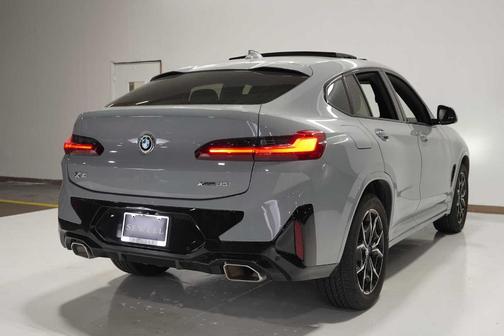 2025 BMW X4 xDrive30i