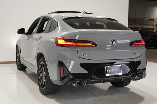 2025 BMW X4 xDrive30i