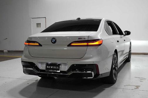 2024 BMW i7 M70