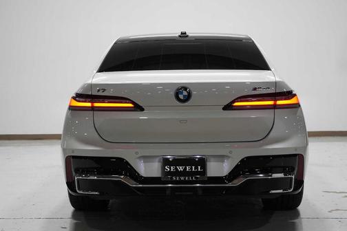 2024 BMW i7 M70