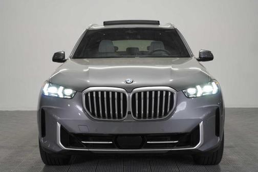 Gray Metallic 2024 BMW X5 xDrive40i