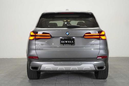 Gray Metallic 2024 BMW X5 xDrive40i