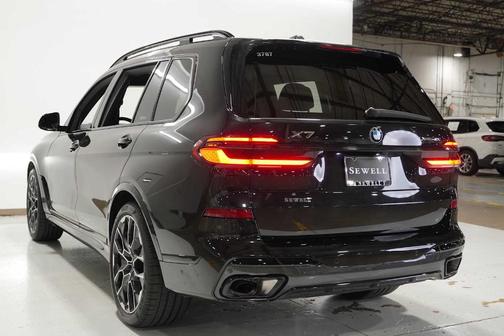2025 BMW X7 xDrive40i