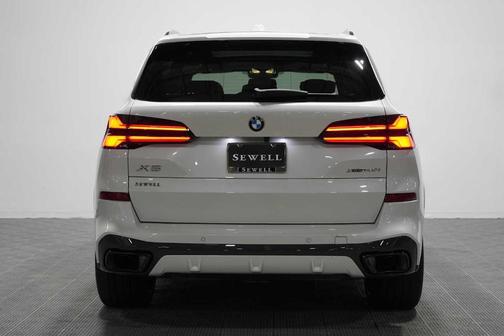 Mineral White Metallic 2026 BMW X5 xDrive40i