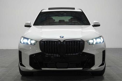 Mineral White Metallic 2026 BMW X5 xDrive40i