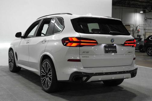 Mineral White Metallic 2026 BMW X5 xDrive40i
