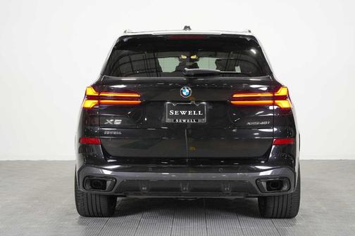 Black Sapphire Metallic 2025 BMW X5 xDrive40i