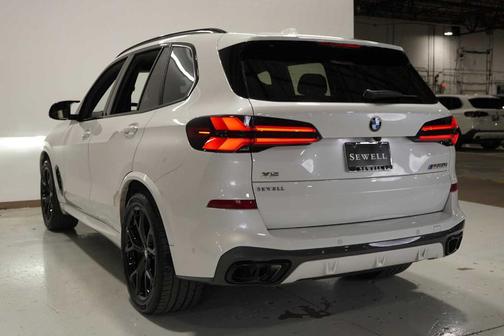 2024 BMW X5 M60i