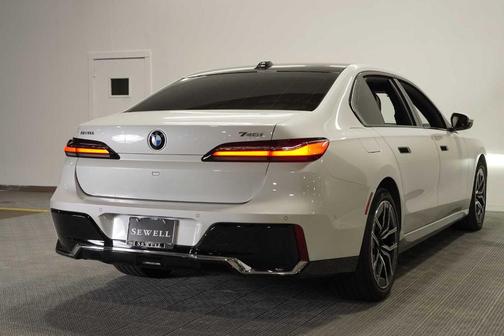 Mineral White Metallic 2023 BMW 740 i