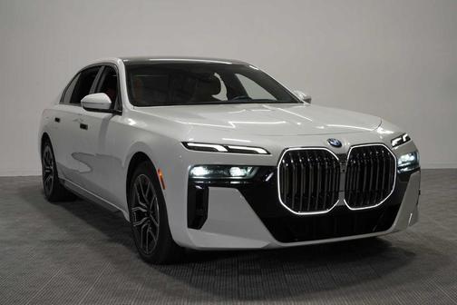 Mineral White Metallic 2023 BMW 740 i