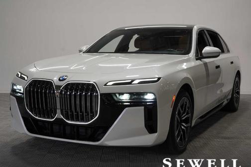 Mineral White Metallic 2023 BMW 740 i