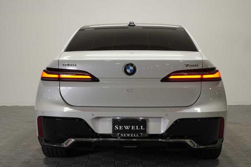 Mineral White Metallic 2023 BMW 740 i