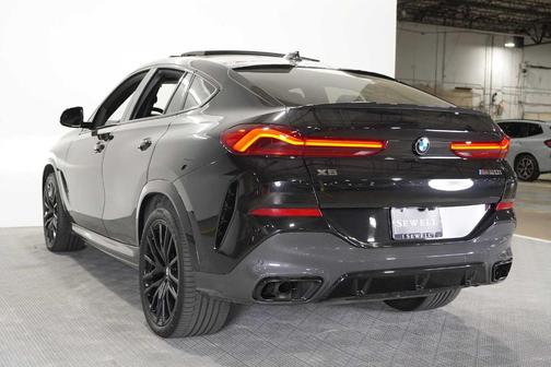 Black Sapphire Metallic 2022 BMW X6 M50i