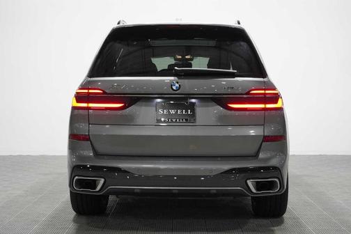 Gray Metallic 2026 BMW X7 xDrive40i