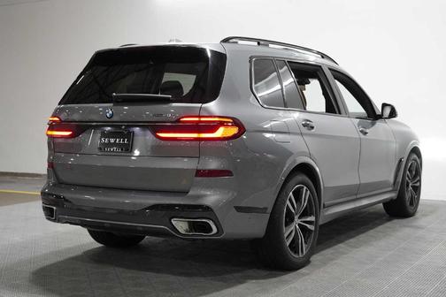 Gray Metallic 2026 BMW X7 xDrive40i