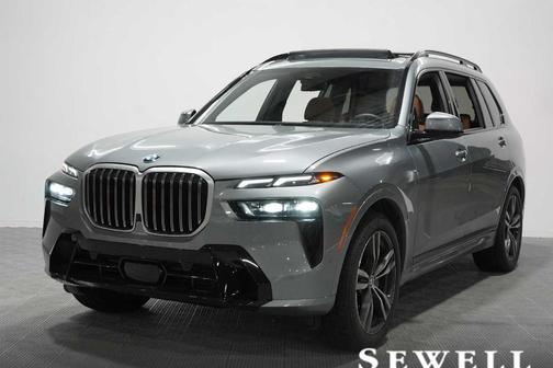 Gray Metallic 2026 BMW X7 xDrive40i