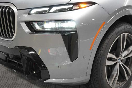 Gray Metallic 2026 BMW X7 xDrive40i