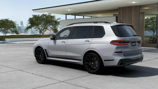 2026 BMW X7 M60i