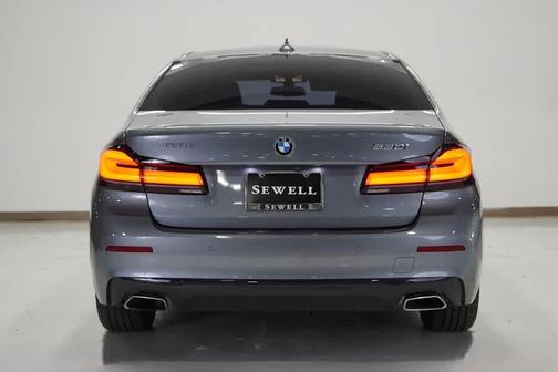 2022 BMW 530 i