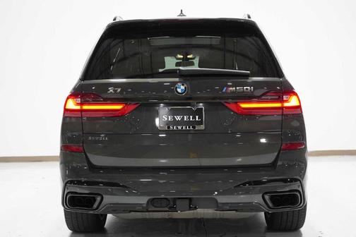 2022 BMW X7 M50i