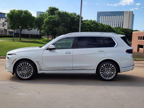 2025 BMW X7 xDrive40i