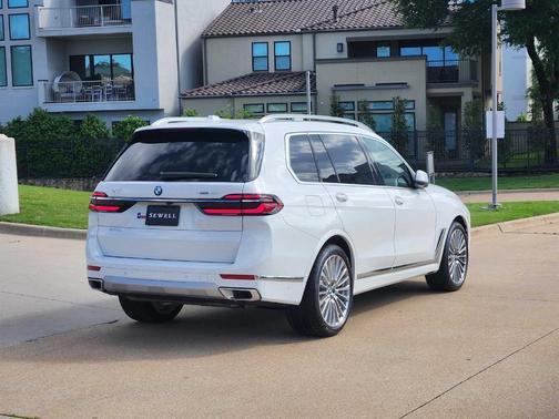 2025 BMW X7 xDrive40i