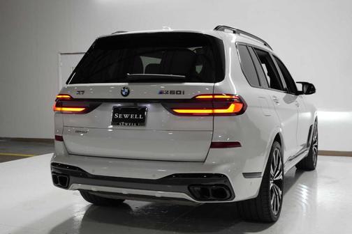 2025 BMW X7 M60i