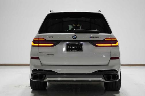 2025 BMW X7 M60i