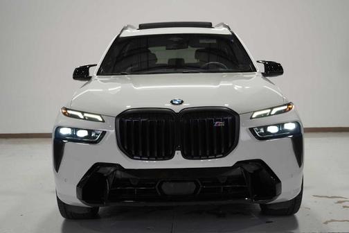 2024 BMW X7 M60i