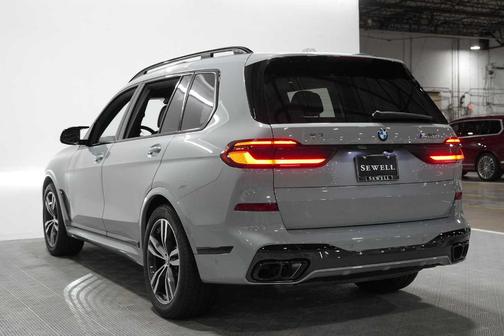 Gray Metallic 2026 BMW X7 M60i