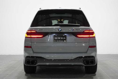 Gray Metallic 2026 BMW X7 M60i