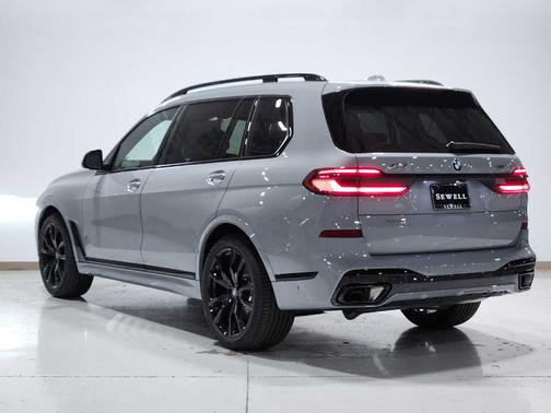 2025 BMW X7 xDrive40i