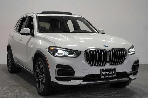 Alpine White 2023 BMW X5 sDrive40i