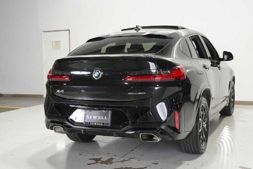 2025 BMW X4 xDrive30i
