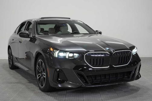 Dark Graphite Metallic 2026 BMW 530 i