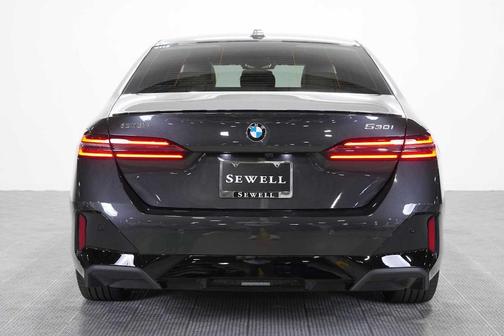 Dark Graphite Metallic 2026 BMW 530 i
