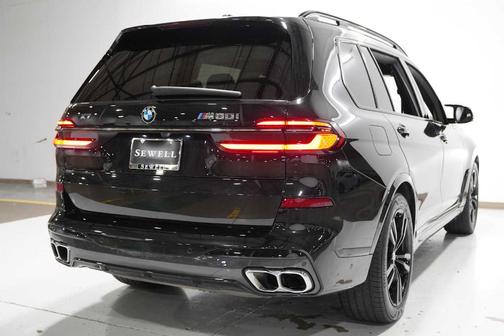 2023 BMW X7 M60i