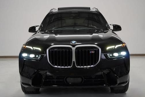 2023 BMW X7 M60i