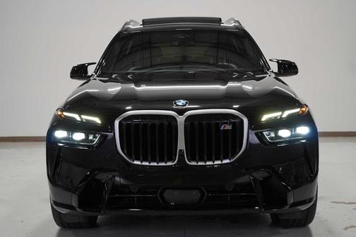 2023 BMW X7 M60i