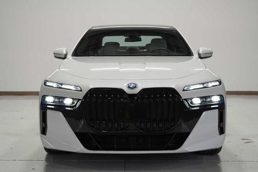2024 BMW 750e xDrive